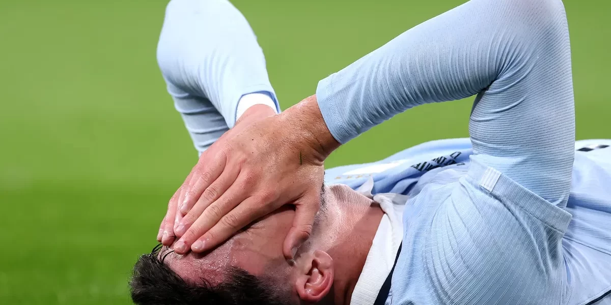 Piquerez sai de maca em Wembley e acende alerta no Palmeiras