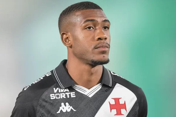 Rayan confessa: mesmo na Europa, não perde clássico do Vasco