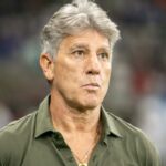 Expulsão de Cauan Barros frustra Vasco e Renato Gaúcho em jogo de 6 gols