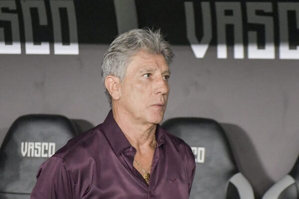 Vasco vence Palmeiras na estreia de Renato e sai do Z-4