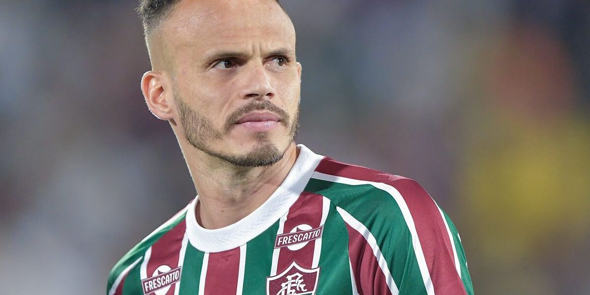 Renê renova com Fluminense até 2027 e já está no BID