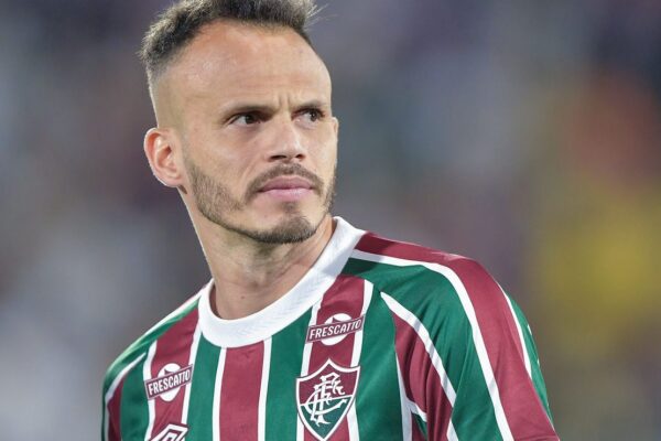 Renê renova com Fluminense até 2027 e já está no BID