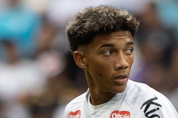 Robinho Jr retorna ao Santos após crise por renovação