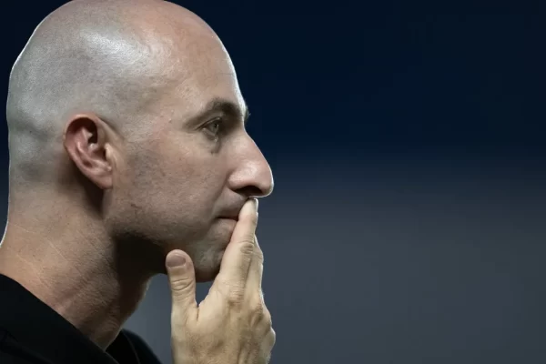 Desfalques forçam Botafogo a mudar time contra Athletico-PR