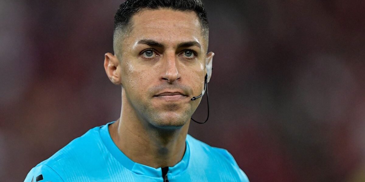 Árbitro precisa de escolta policial após ofensas de dirigentes do Corinthians