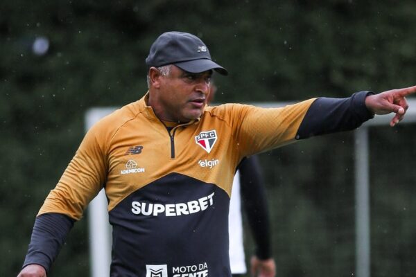 Roger Machado transforma o São Paulo com método baseado em diálogo