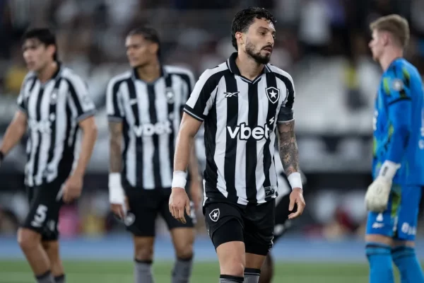 Botafogo em crise: sem técnico e no Z-4, joga sob pressão