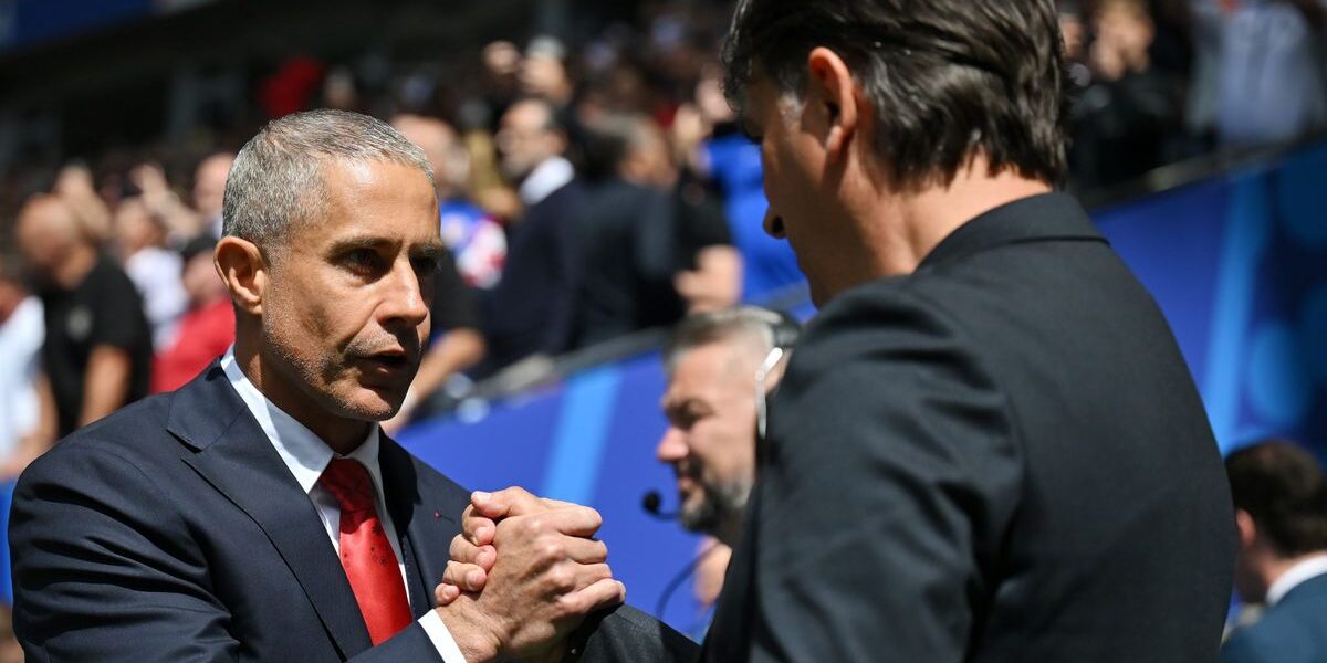 Sylvinho é a última chance de técnico brasileiro na Copa de 2026