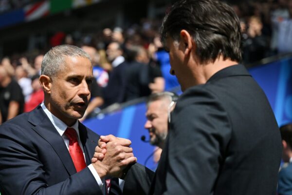 Sylvinho é a última chance de técnico brasileiro na Copa de 2026