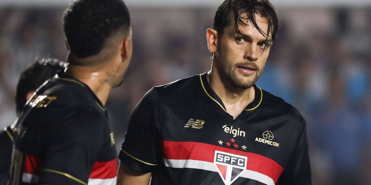 SPFC define saídas de Tolói e Luan com aval de Roger Machado