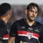 SPFC define saídas de Tolói e Luan com aval de Roger Machado