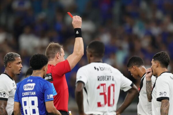 Cauan Barros: Herói e Vilão em 7 Minutos no Empate Alucinante