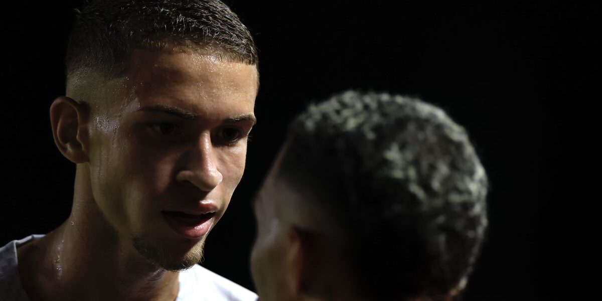 Vinícius Lira rompe LCA e está fora da temporada no Santos