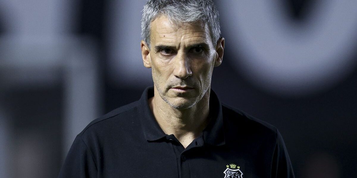 Vojvoda falha de novo: Santos perde e demissão fica iminente