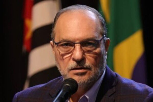 Tuma Jr. desafia conselho do Corinthians e recusa afastamento