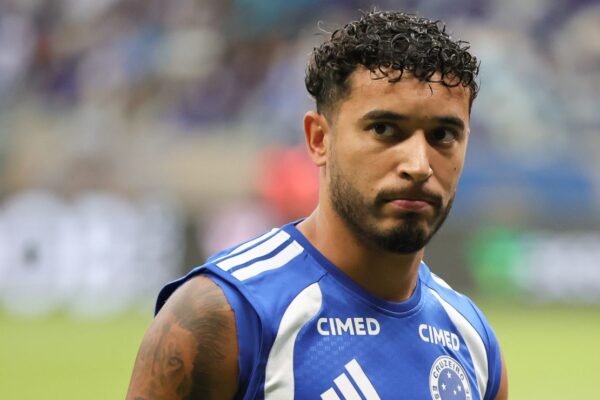 William se explica após risada polêmica e pede desculpas à torcida