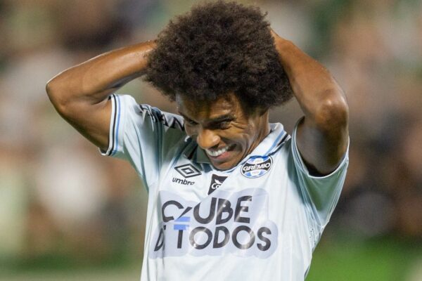 Willian admite falha e expõe erros do Grêmio em empate frustrante