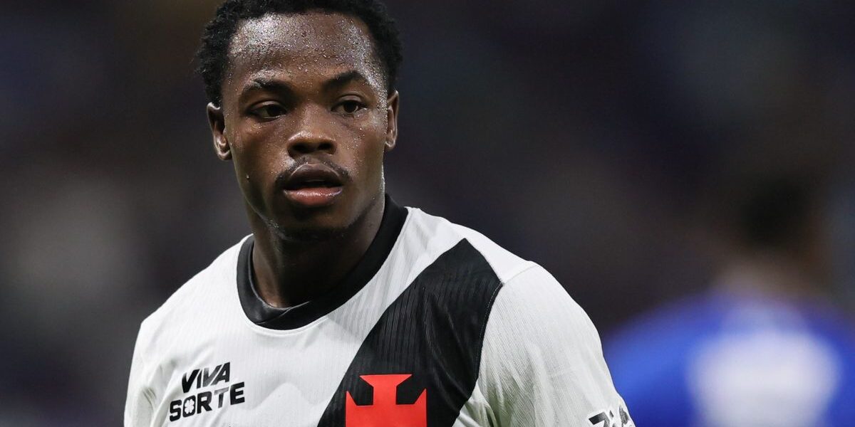 Gómez desabafa sobre arbitragem após empate do Vasco: “Seguimos firme”