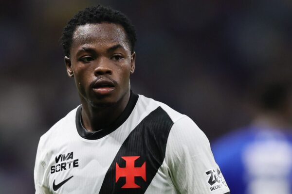 Gómez desabafa sobre arbitragem após empate do Vasco: “Seguimos firme”