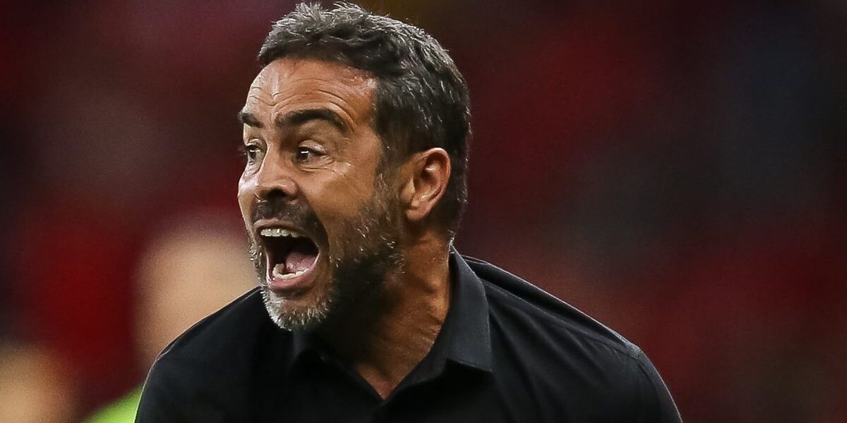 Cruzeiro dá carta branca a Artur Jorge por mudanças urgentes