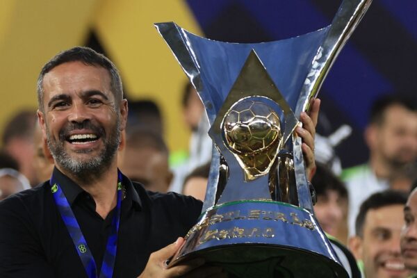 Artur Jorge é o novo técnico do Cruzeiro até 2027