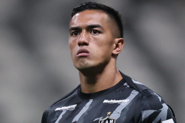 Cuello expõe cobrança interna no Galo após derrota no Maracanã