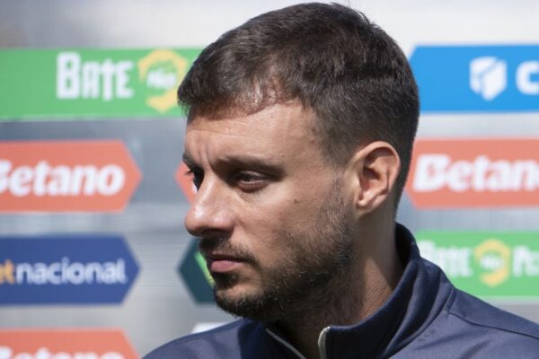 Botafogo demite Anselmi e torcida rejeita Fernando Diniz