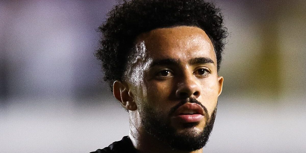 Claudinho deixa o Catar: Santos pode ganhar reforço inesperado?