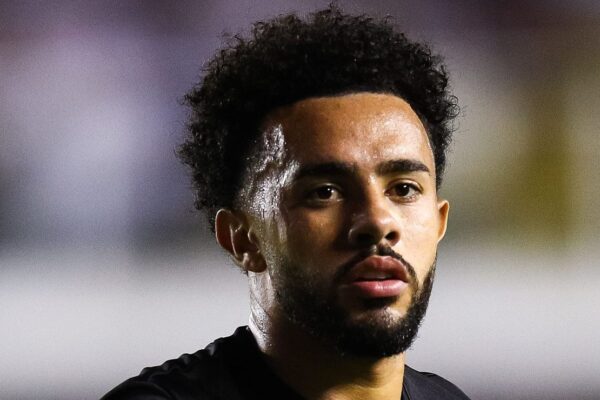 Claudinho deixa o Catar: Santos pode ganhar reforço inesperado?