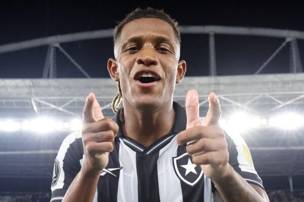 Palmeiras mira Danilo, mas Botafogo pede R$ 152 milhões pelo volante