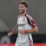 Léo Pereira brilha e vira herói do Flamengo no clássico