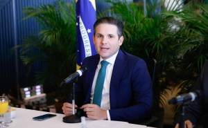 Motta reúne governo e relator para definir regra de apps