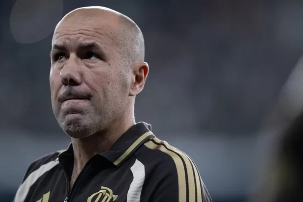 Flamengo perde Alex Sandro nos treinos; veja impacto na Data FIFA