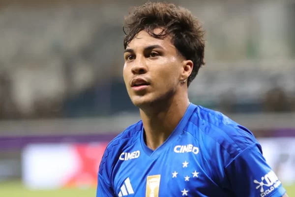 Romário surpreende e escolhe Kaio Jorge à frente de Vitor Roque