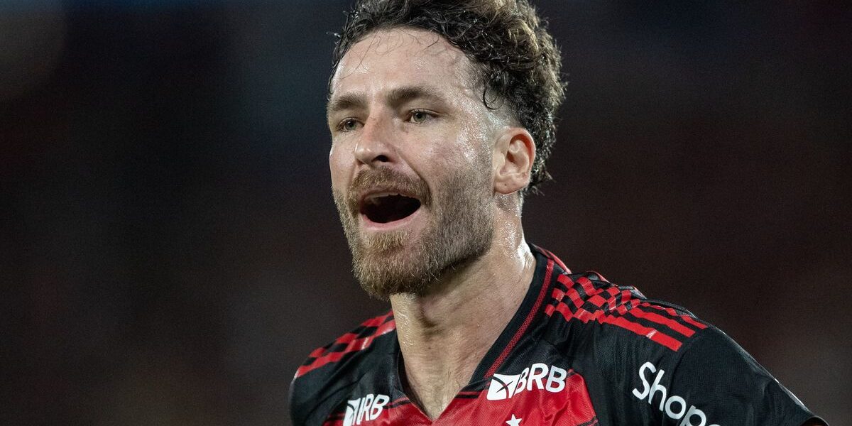 Léo Pereira brilha, chama atenção de Ancelotti e mira Seleção