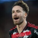 Léo Pereira brilha, chama atenção de Ancelotti e mira Seleção