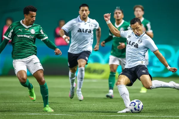 IA prevê: Palmeiras vence Grêmio por 2 a 0 na Arena Barueri