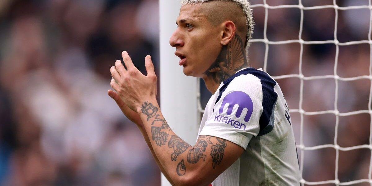 Richarlison: Esquecido na Seleção e à Beira do Rebaixamento
