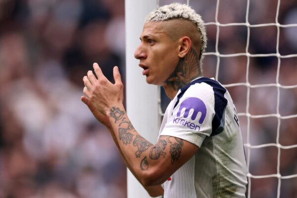 Richarlison: Esquecido na Seleção e à Beira do Rebaixamento