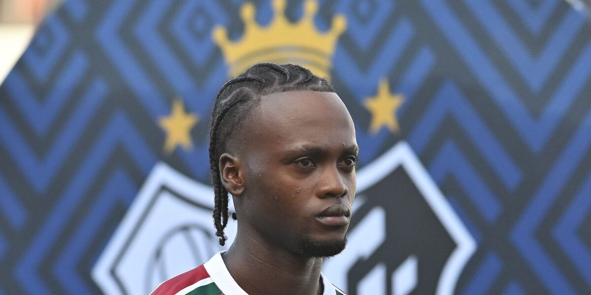 Fluminense afasta Santi Moreno e negocia saída para cortar prejuízo