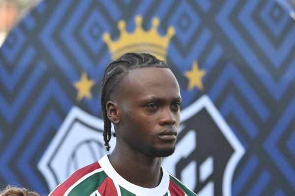 Fluminense afasta Santi Moreno e negocia saída para cortar prejuízo