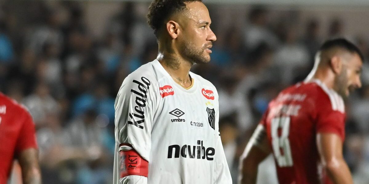 Santos falha na defesa e cai em casa para o Inter na Vila