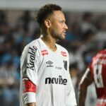 Santos falha na defesa e cai em casa para o Inter na Vila