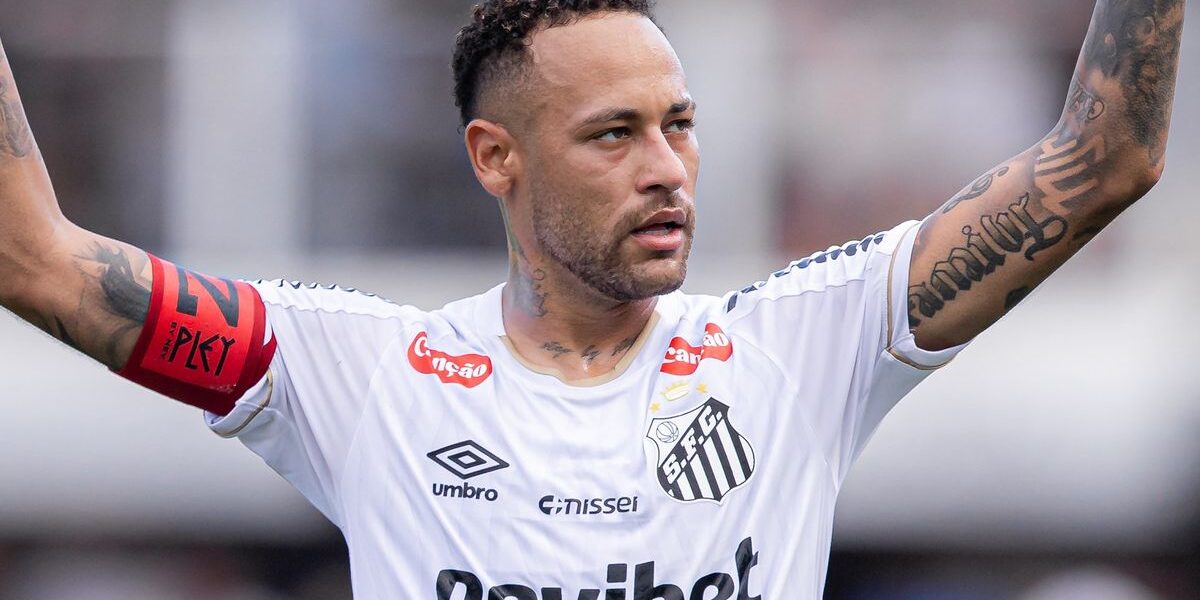 Ferdinand defende Neymar: “Fazia coisas que nem Messi nem CR7 faziam”