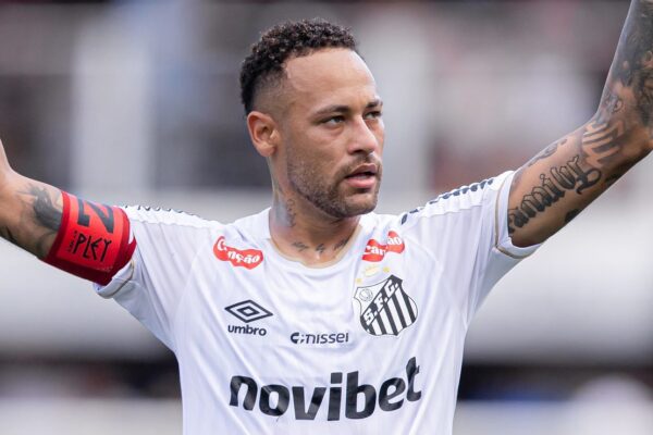 Ferdinand defende Neymar: “Fazia coisas que nem Messi nem CR7 faziam”