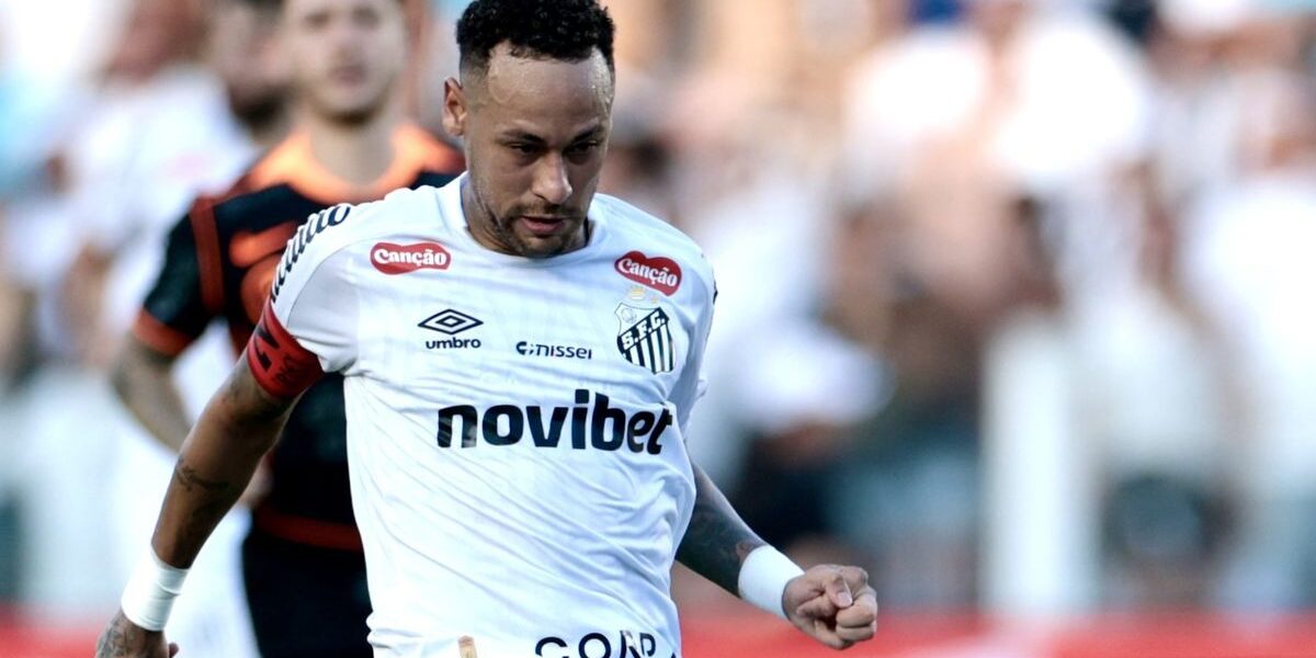 Neymar detona gramado do Santos e critica diretoria após clássico