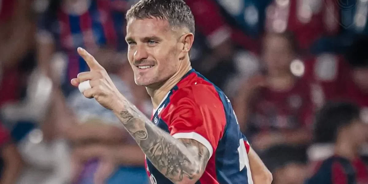 Vegetti volta a marcar e divide torcida do Vasco