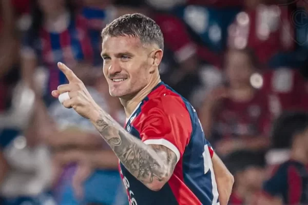 Vegetti volta a marcar e divide torcida do Vasco