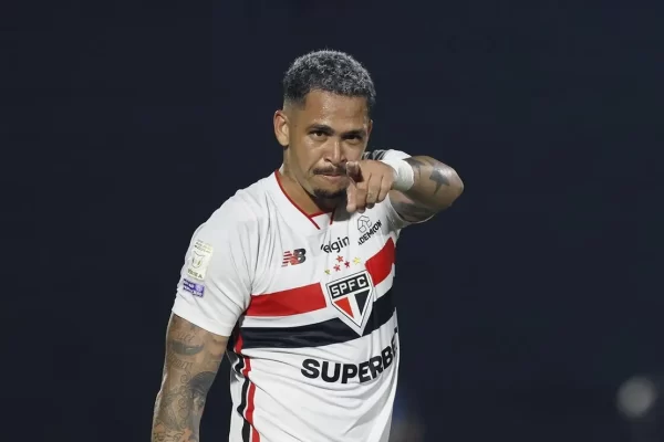 Luciano desabafa e defende Roger Machado após vitória suada do São Paulo