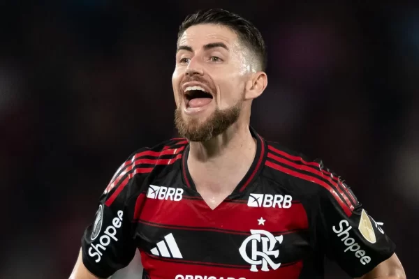 Jorginho volta aos treinos e Flamengo prepara retorno após lesão de Paquetá